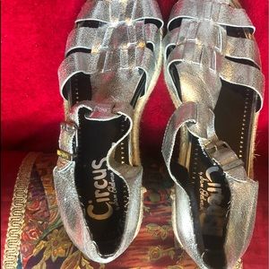 Sliver Platform sandals!